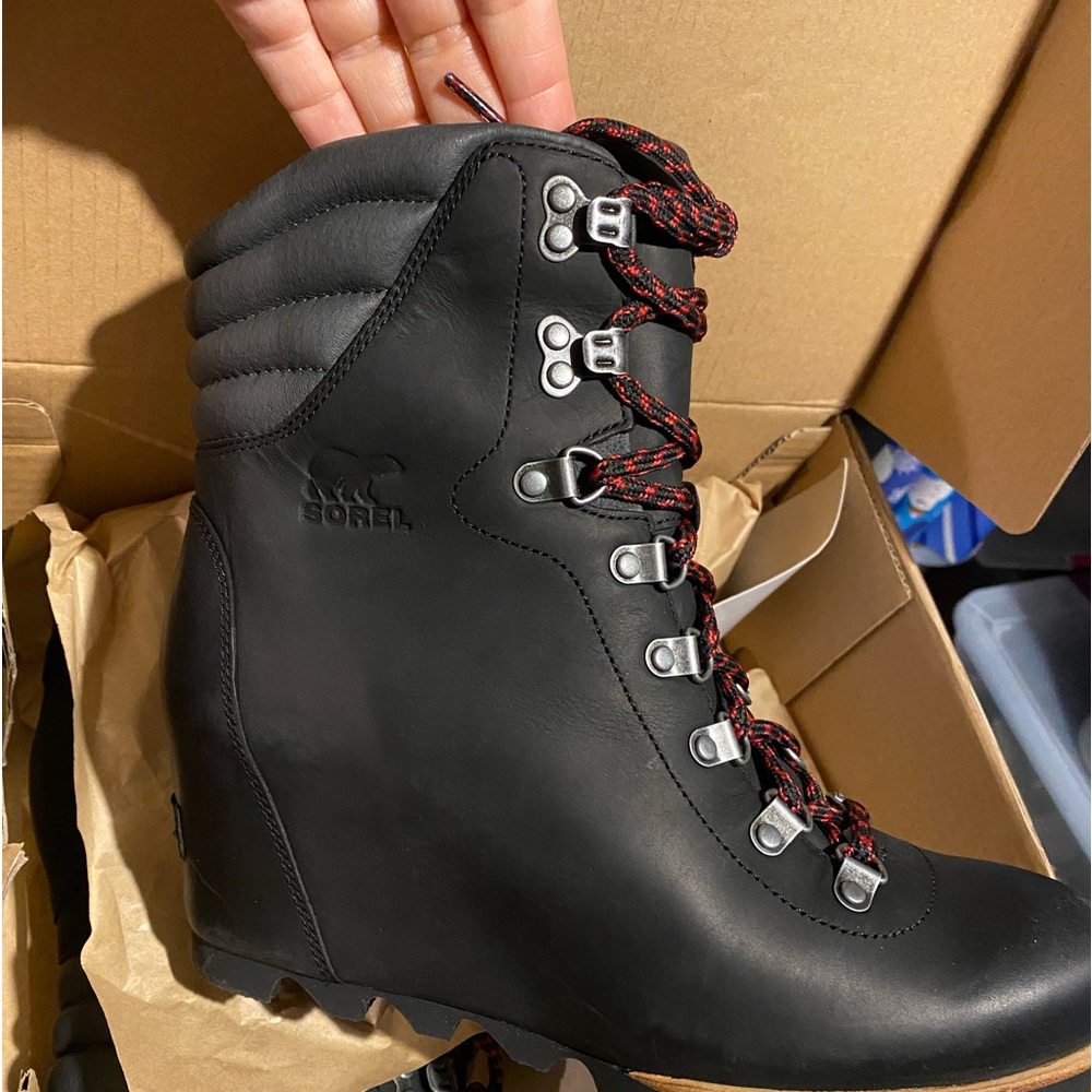 NEW IN BOX SOREL Conquest Wedge